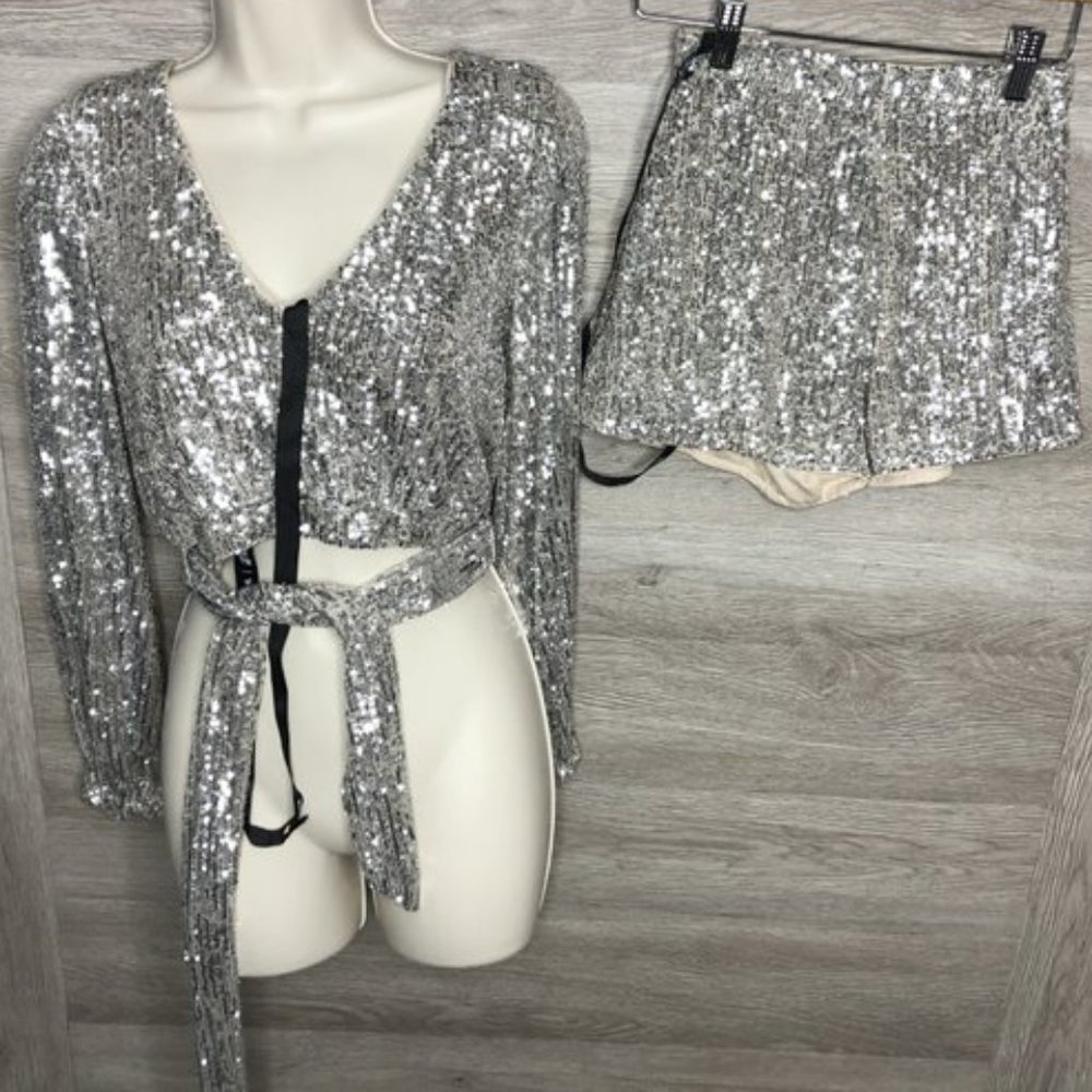 Club London Sz 4 US Silver Sequin Blouse & Shorts